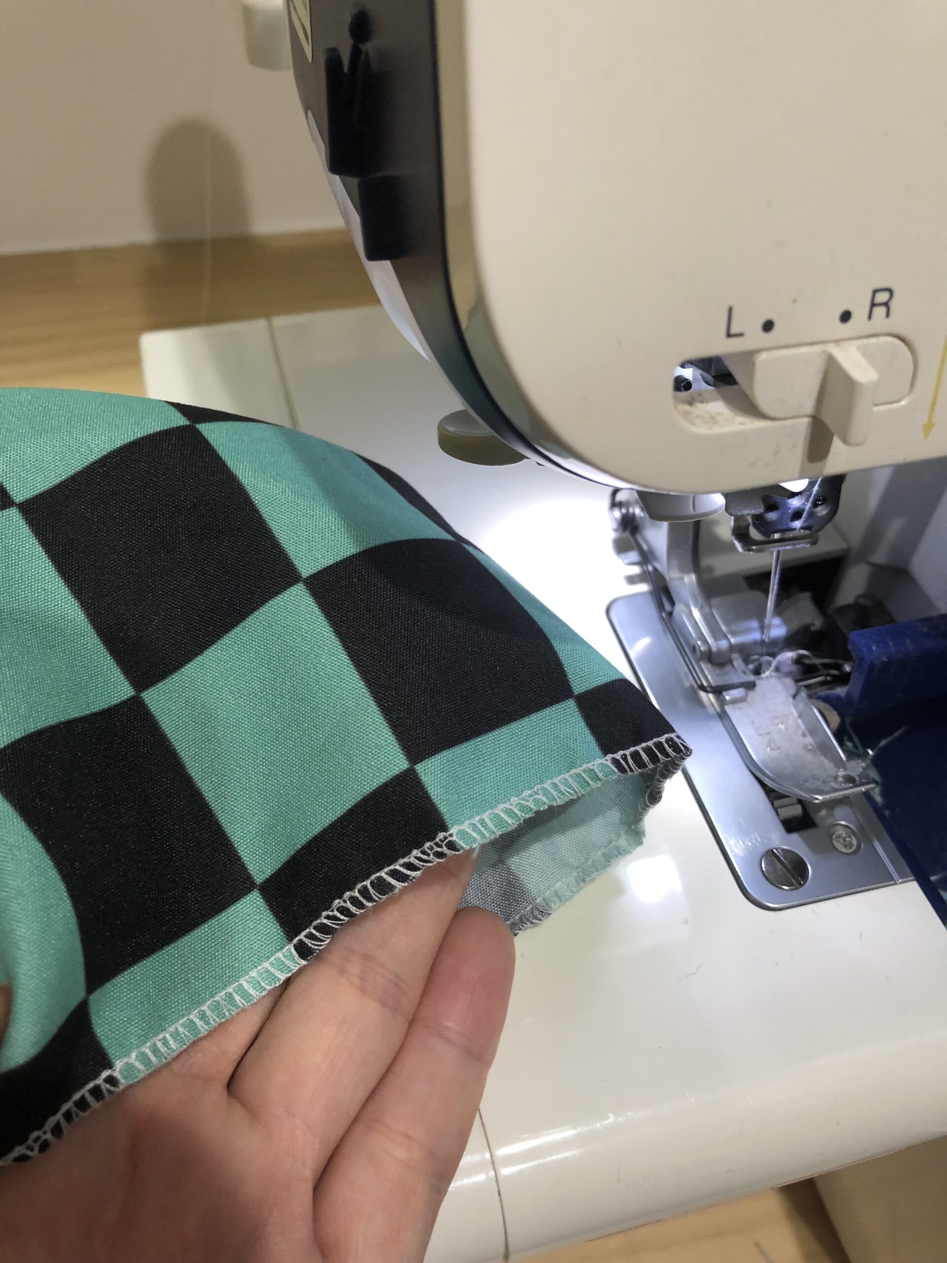 ロックミシンで端処理
